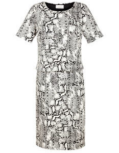 Besonders aufregend wirkt dieses Kleid dank der 2-in-1 Optik. Die leicht ausgestellte Form sorgt für eine super Passform und die elastische Qualität fühlt sich einfach toll an.