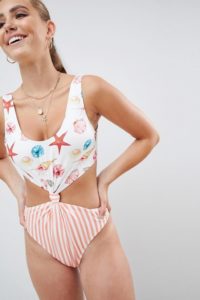 PrettyLittleThing - Badeanzug mit Knoten und Muschel- und Streifendesign - Mehrfarbig - Farbe:Mehrfarbig